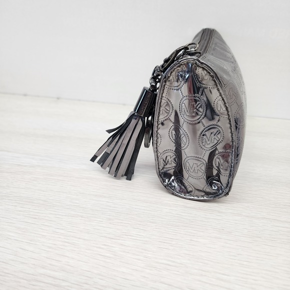 Michael Kors Silver Metallic Makeup Bag With Detachable Charm Pull Key Chain - Picture 8 of 14